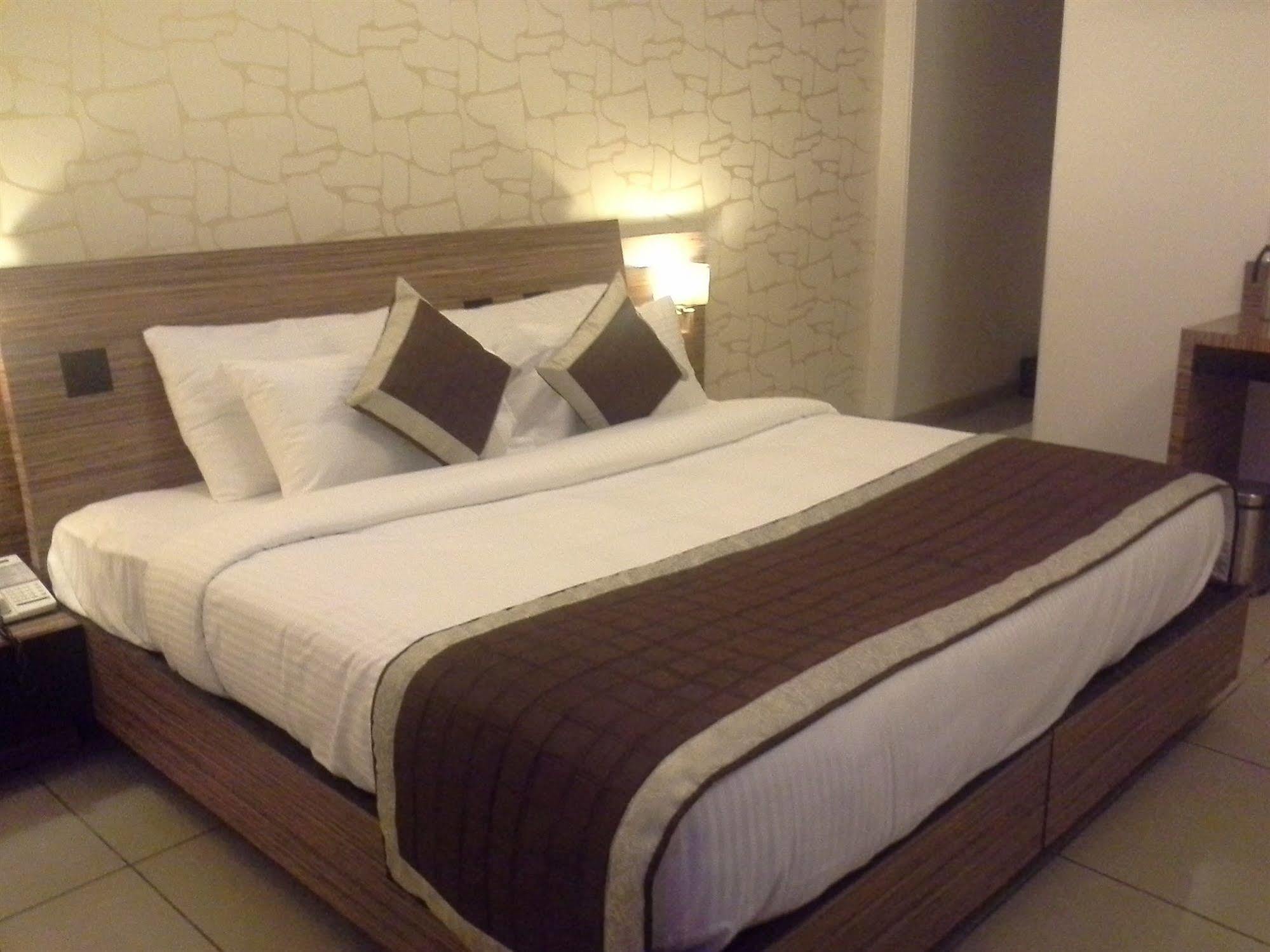 Hotel Surya International Delhi  Exterior foto